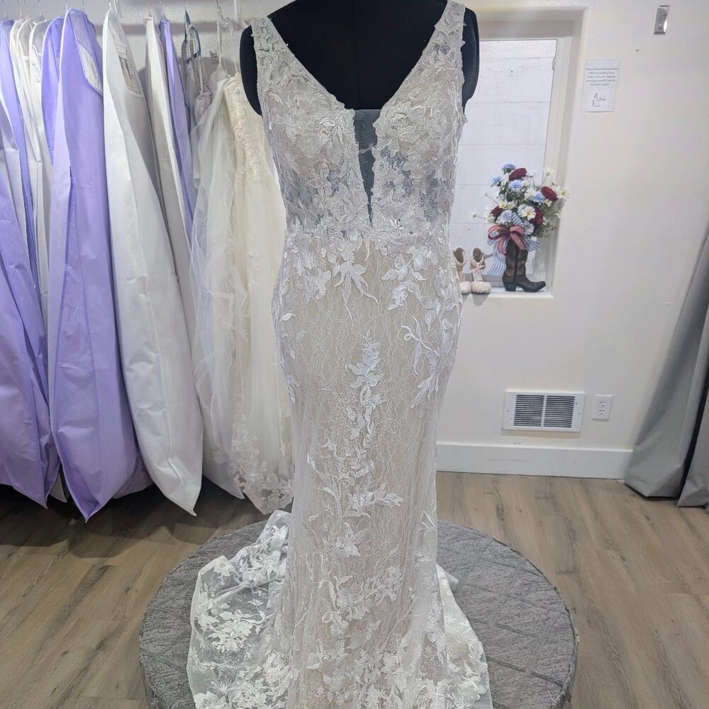 Nox Anabel Size 14 Wedding Dress in Ivory/oyster